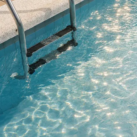 Casa Rustica Con Piscina En Girona 度假居