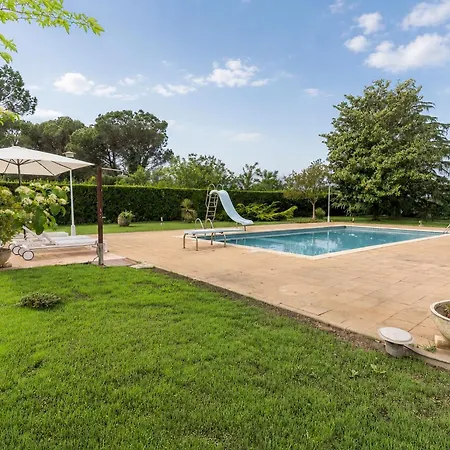 Casa Rustica Con Piscina En Girona 度假居
