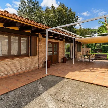 Casa Rustica Con Piscina En Girona 度假居 *