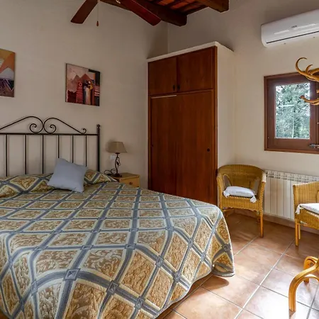 Casa Rustica Con Piscina En Girona 度假居 *
